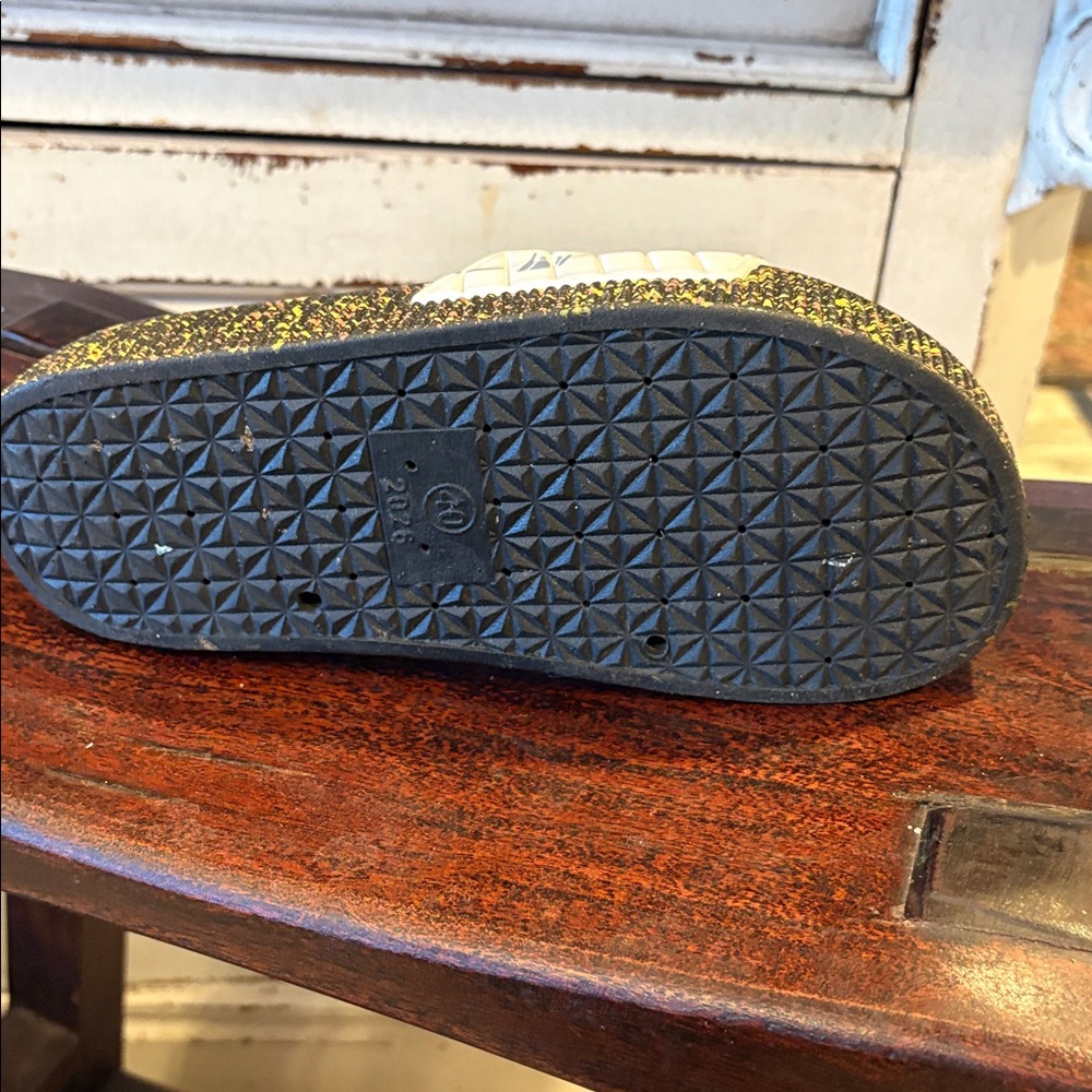 Sandals Feature A Large Gold Interlocking Large L… - image 8